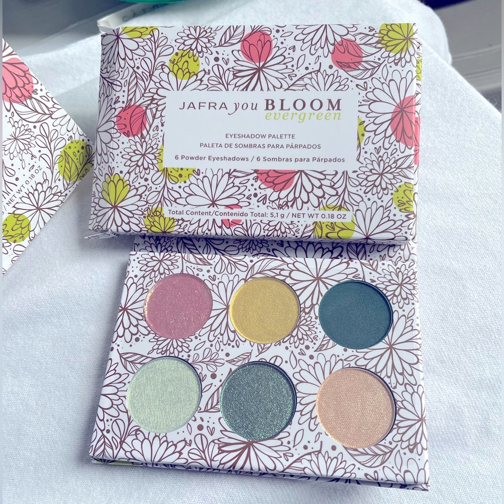 JAFRA YOU BLOOM EVERGREEN EYESHADOW PALLETE